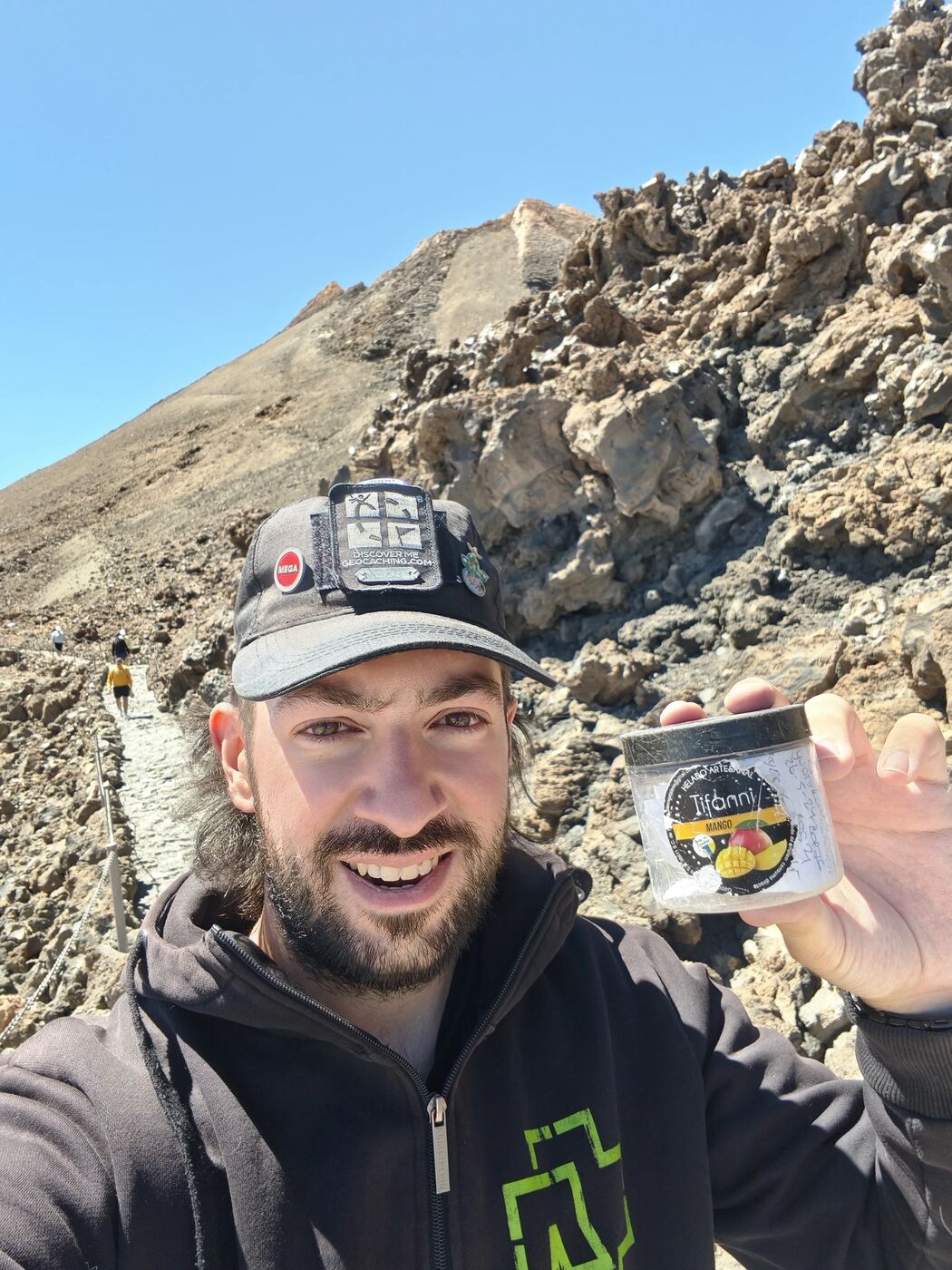 Morgan en géocaching sur le Teide, Tenerife